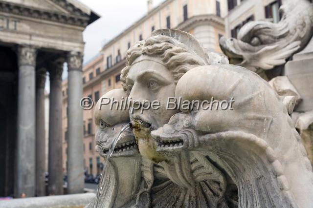 italie rome 22.JPG - Fontaine, place du PanthéonRome, Italie